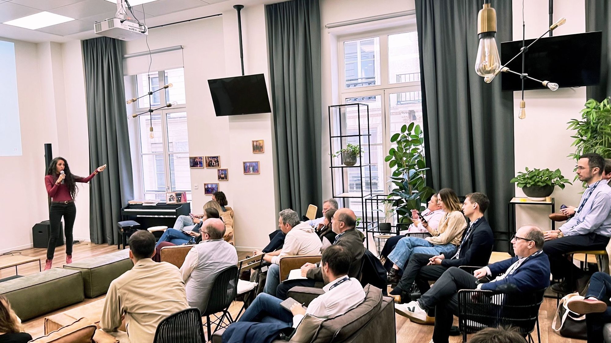 Workshop using AI to move from lead to deal in Paris FRANCE